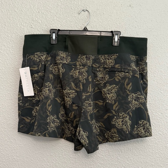 Athleta Trekkie North Printed Short Size 20 - Picture 4 of 5